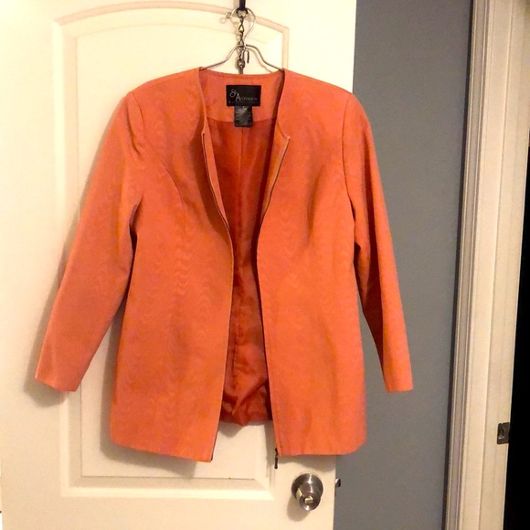 Designer 2pc Suit by St. Anthony Signature, Sz 8, Peach Color, Blazer & Skirt. - Picture 3 of 11